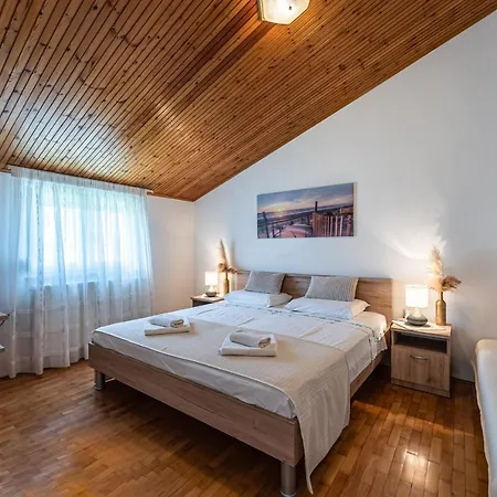 Mirela Apartment