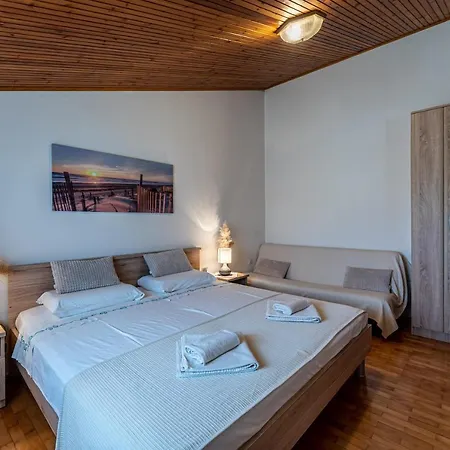 Apartment Mirela *